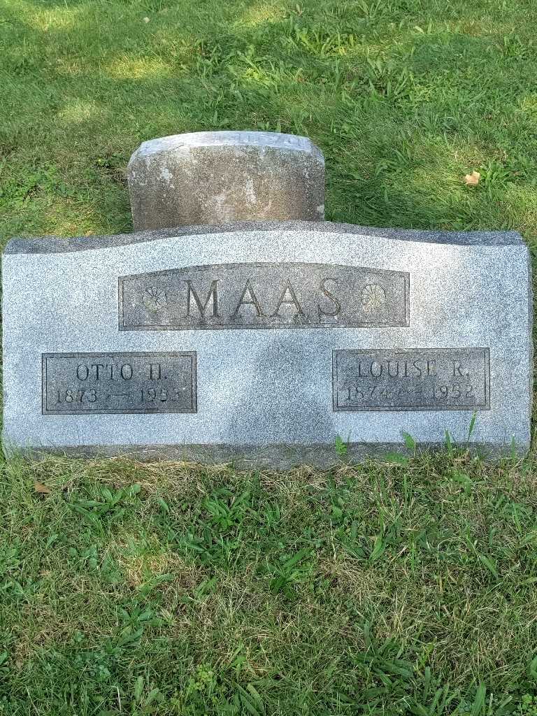 Louise R. Maas's grave. Photo 3