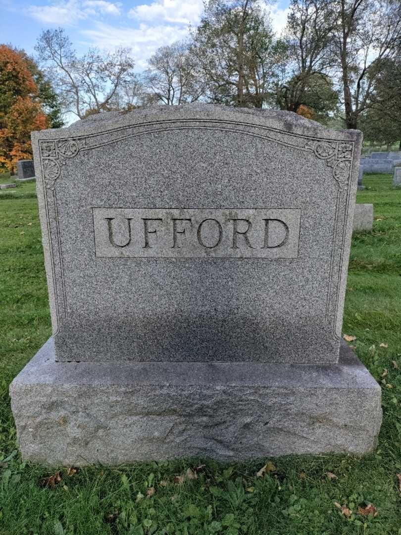 Lena M. Ufford's grave. Photo 4