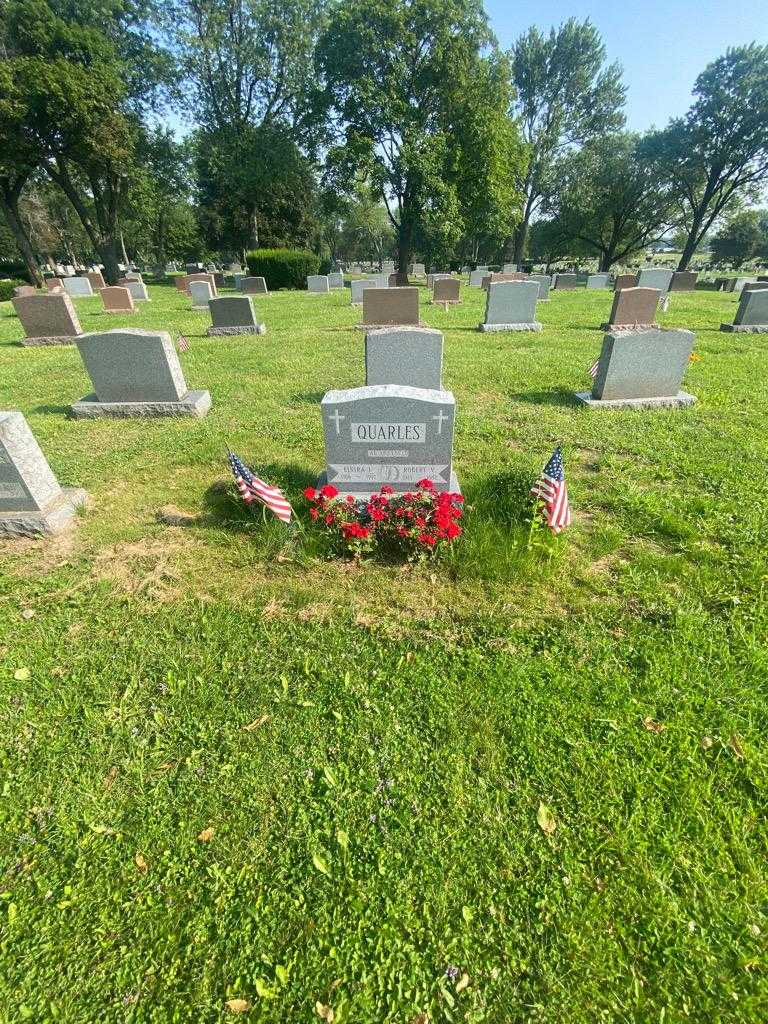 Robert V. Quarles's grave. Photo 1