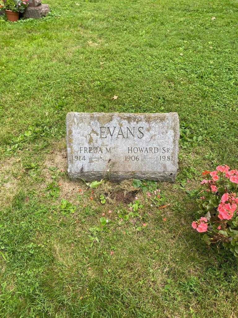 Howard Evans Senior's grave. Photo 2