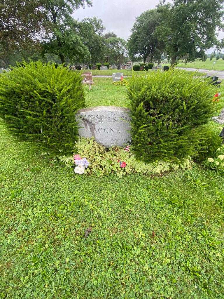 Josephine Iacone's grave. Photo 1