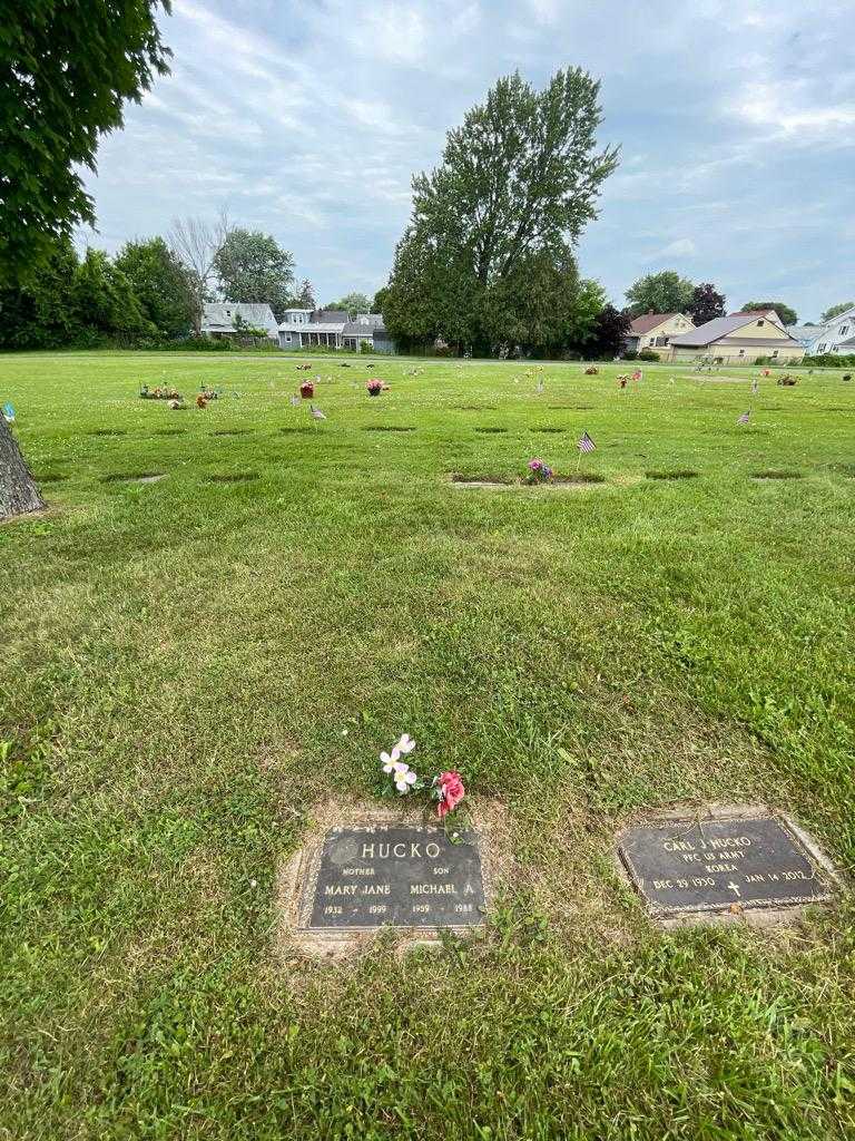Mary Jane Hucko's grave. Photo 1