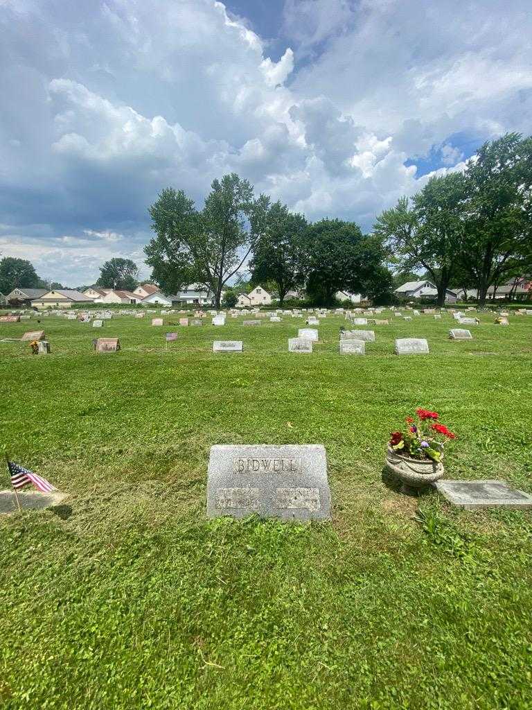 Lawrence L. Bidwell's grave. Photo 1