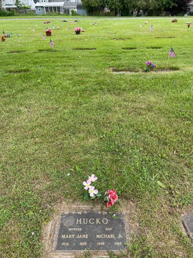 Mary Jane Hucko's grave. Photo 2