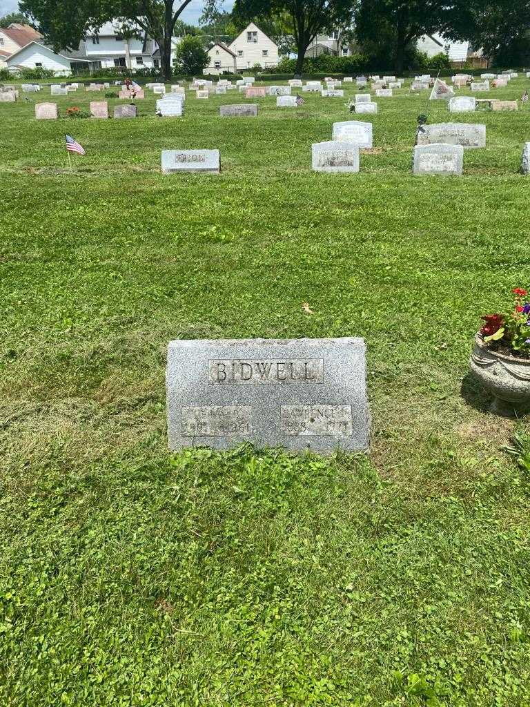 Lawrence L. Bidwell's grave. Photo 2