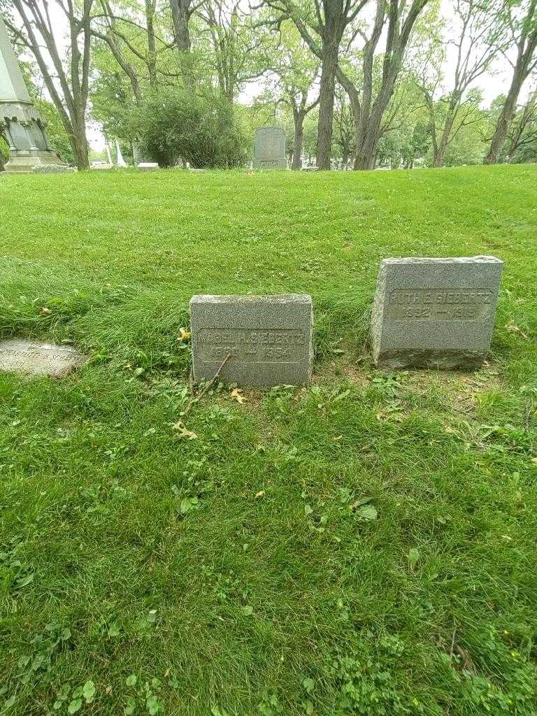 Mabel H. Siebertz's grave. Photo 1