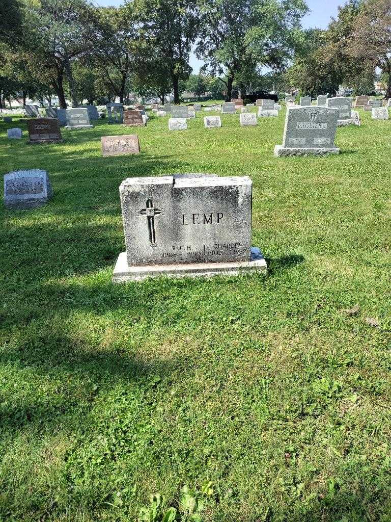 Ruth Lemp's grave. Photo 1