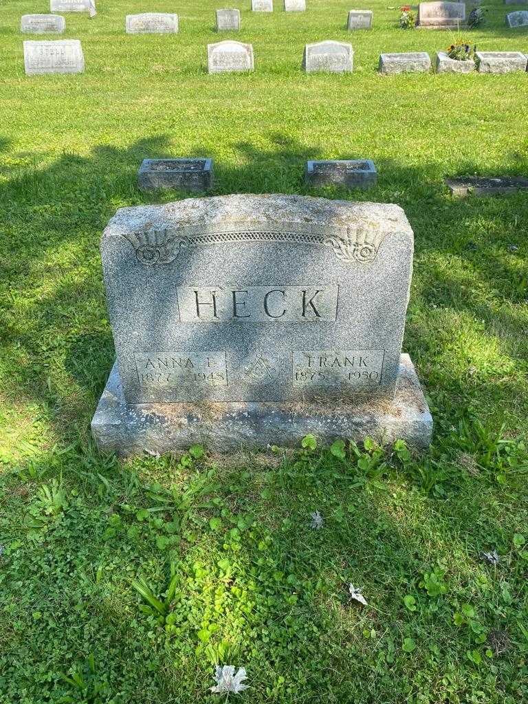 Anna E. Heck's grave. Photo 2