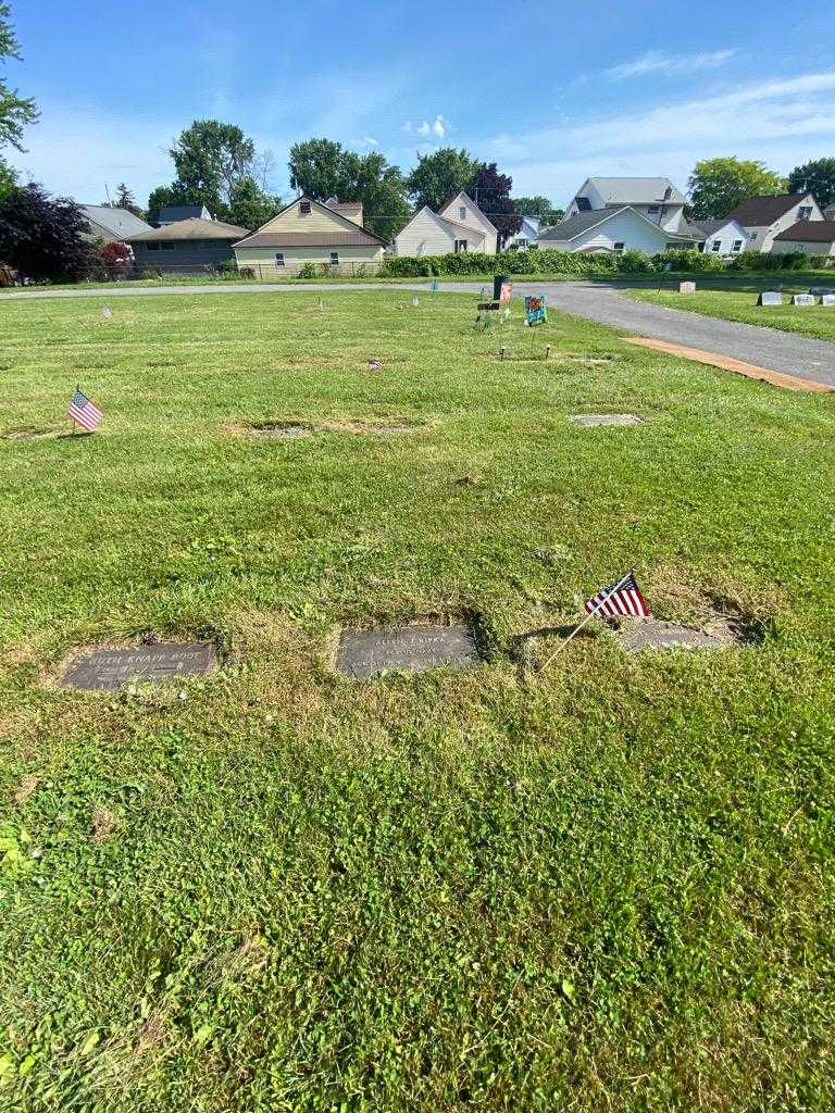 Allen J. Ripka's grave. Photo 1