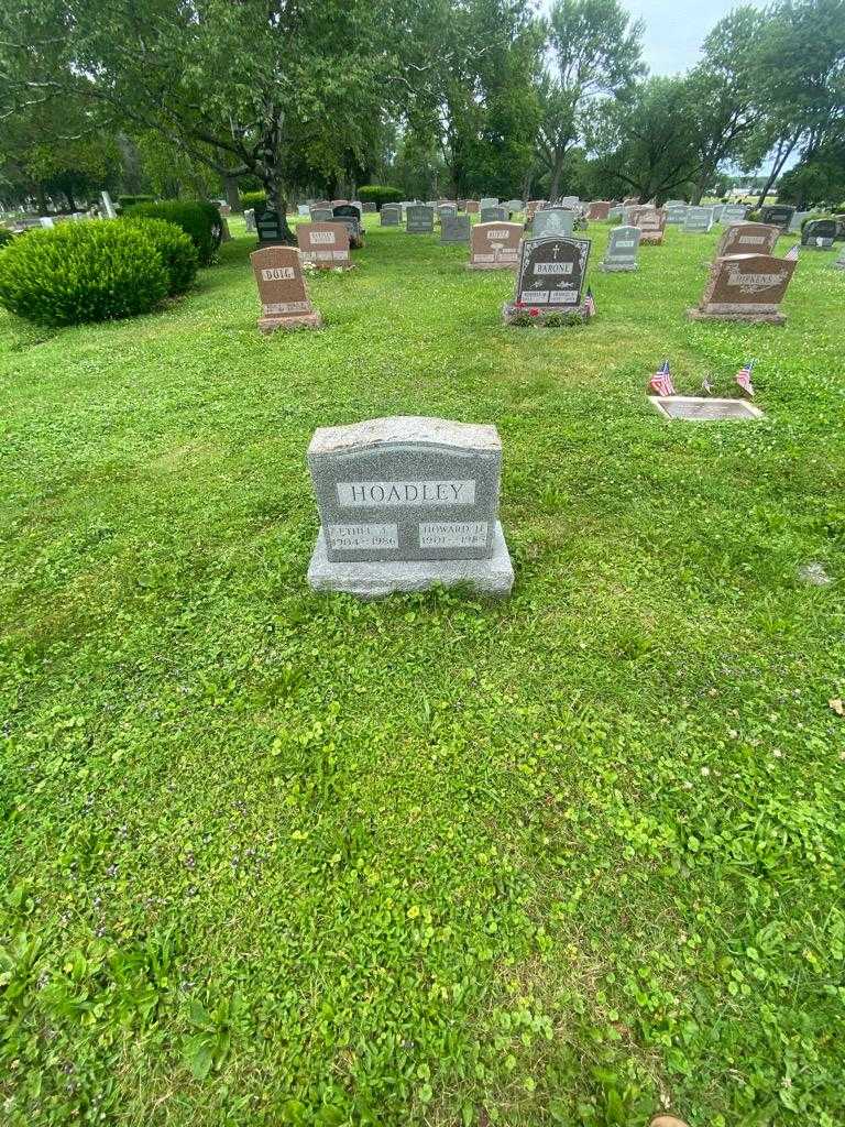 Ethel J. Hoadley's grave. Photo 1