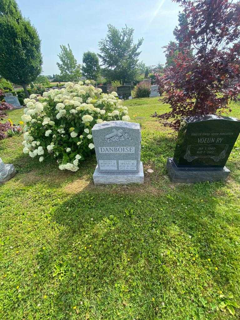 Robert Francis Danboise Senior's grave. Photo 1