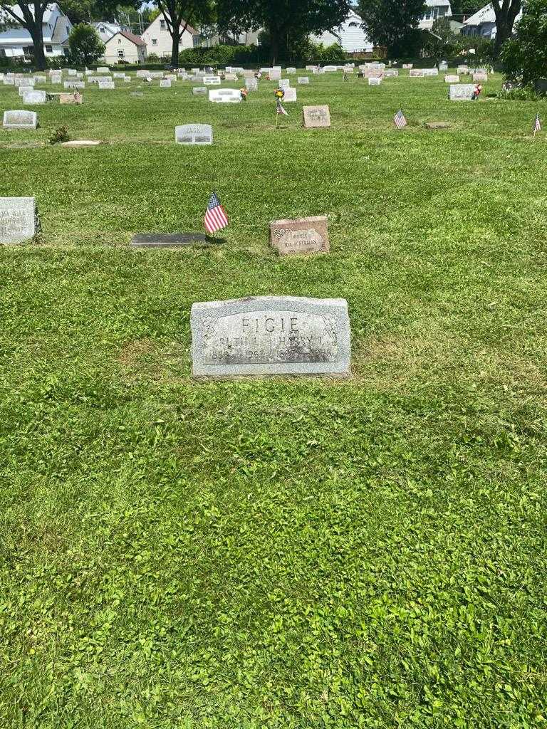 Ruth L. Figie's grave. Photo 2