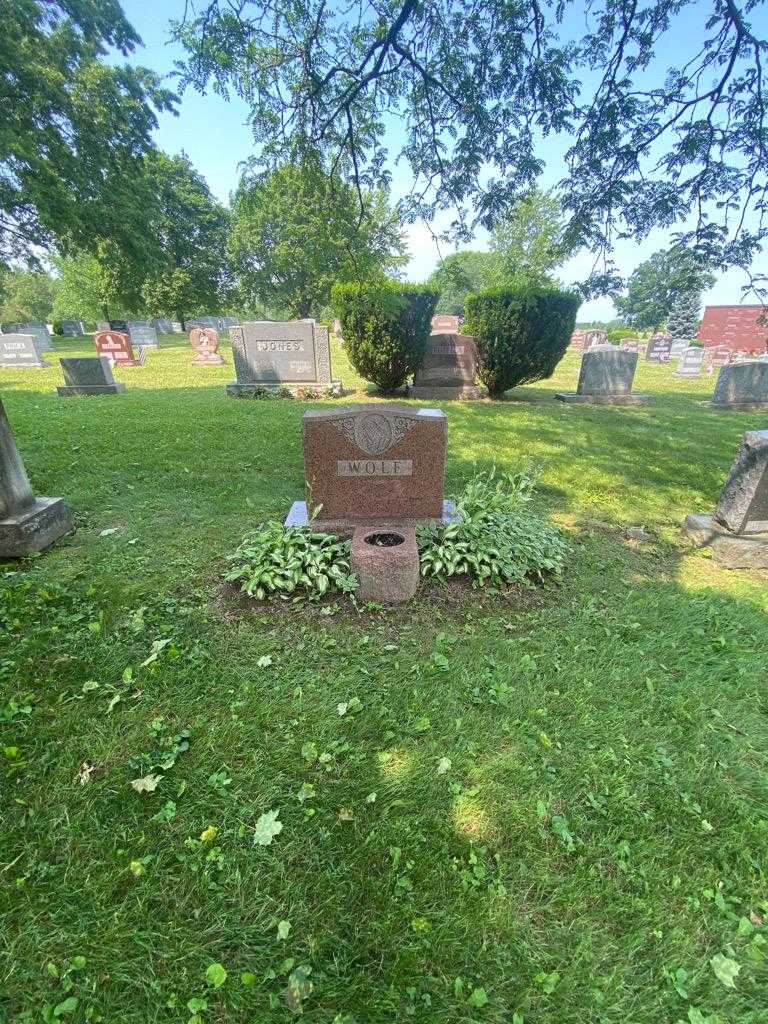 Harold M. Wolf's grave. Photo 1