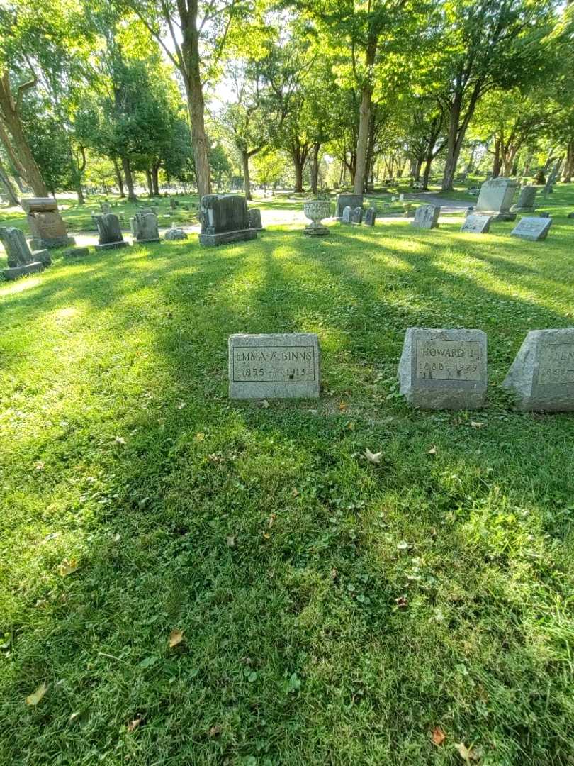 Emma A. Binns's grave. Photo 1