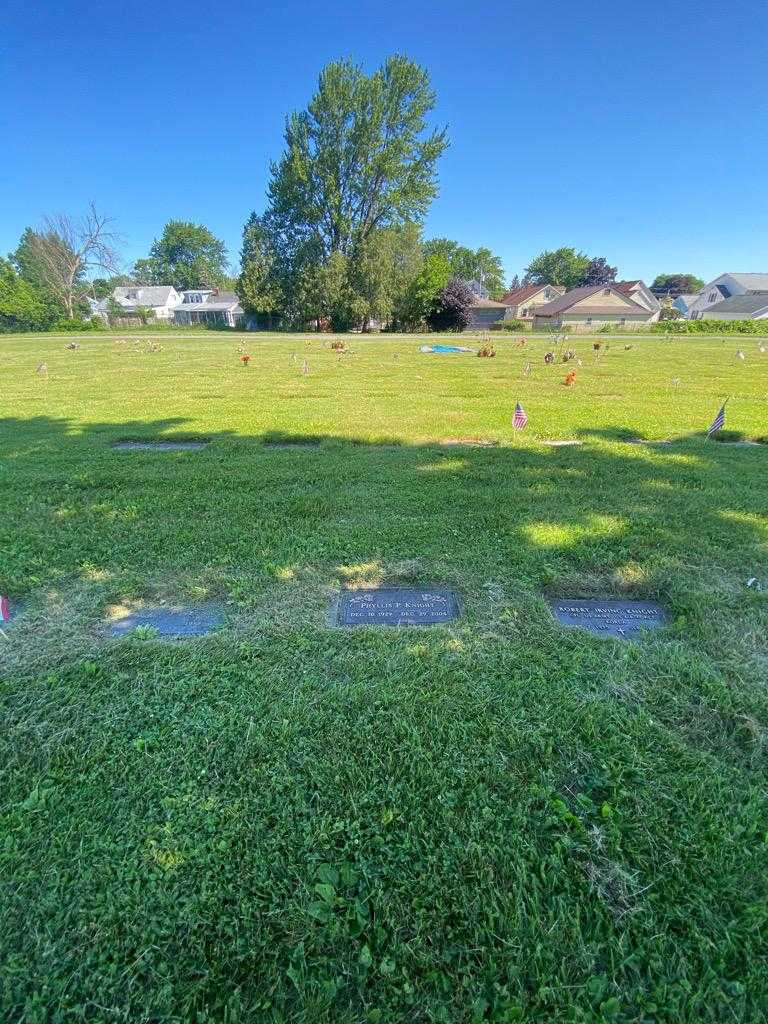 Phyllis P. Knight's grave. Photo 1