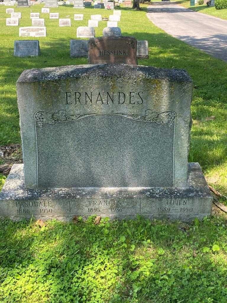 Frances Ernandes's grave. Photo 3