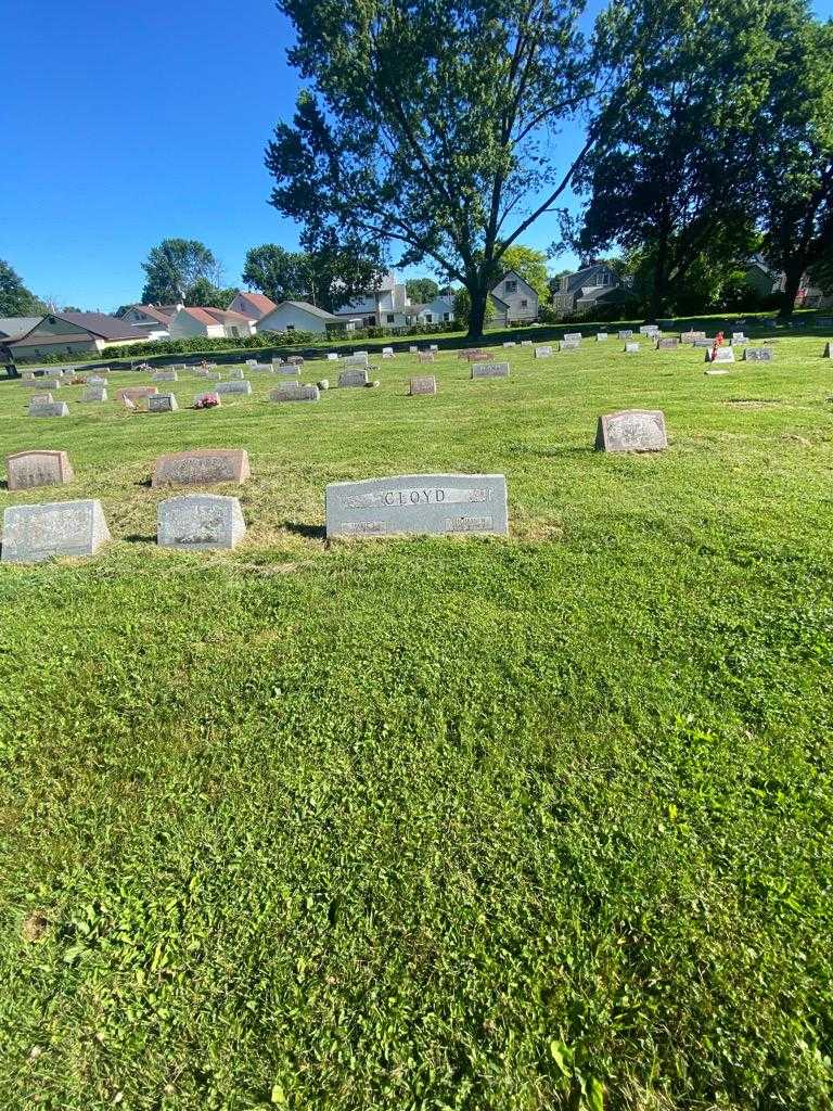 Thomas W. Cloyd's grave. Photo 1