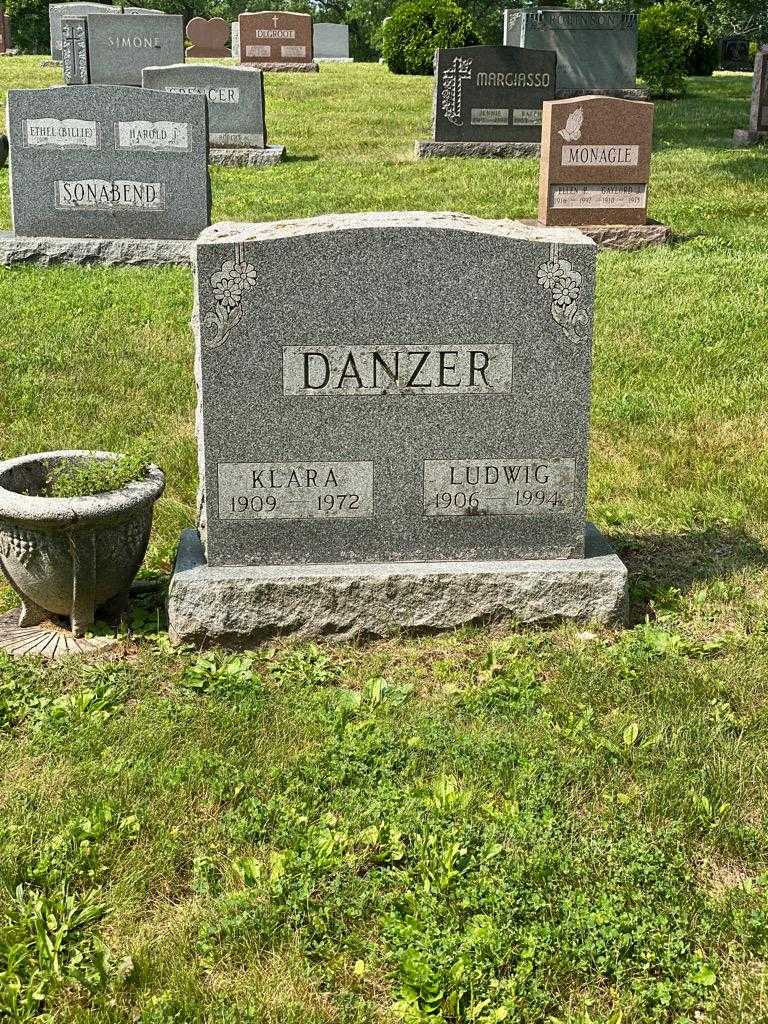 Klara Danzer's grave. Photo 3