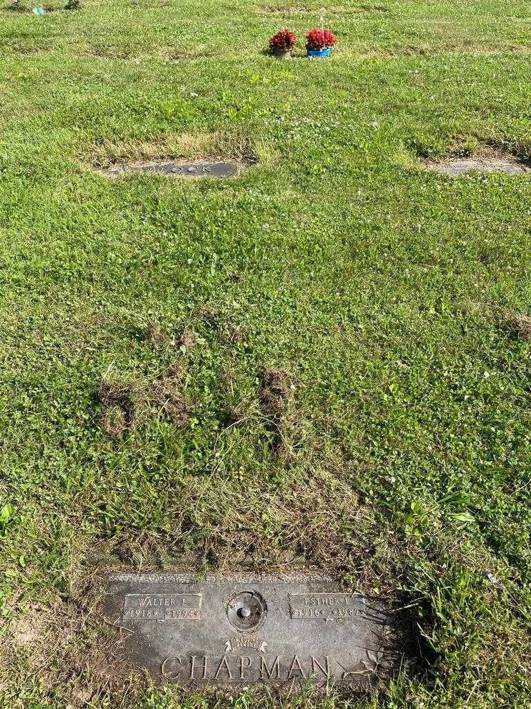 Esther L. Chapman's grave. Photo 2