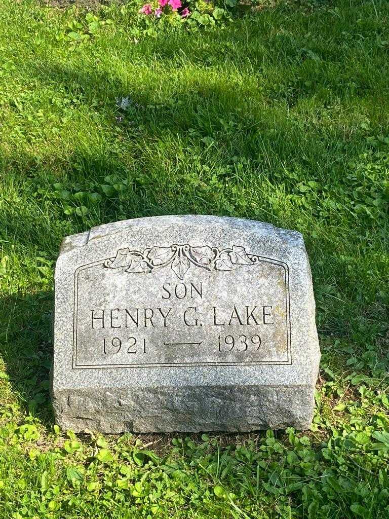 Henry G. Lake's grave. Photo 3