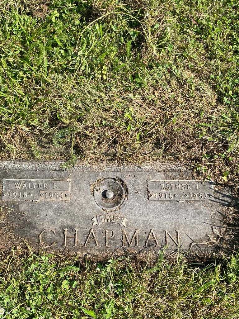 Walter L. Chapman's grave. Photo 3