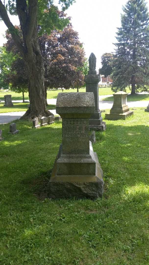 Elizabeth Thomasmeyer's grave. Photo 1