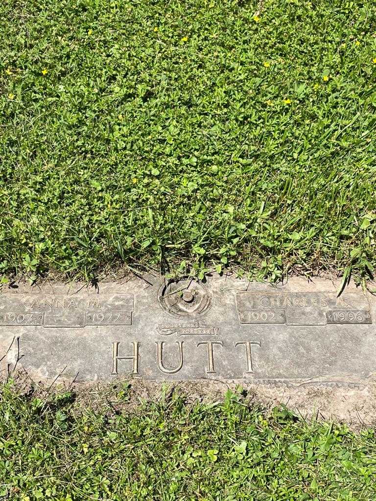 Anna M. Hutt's grave. Photo 3