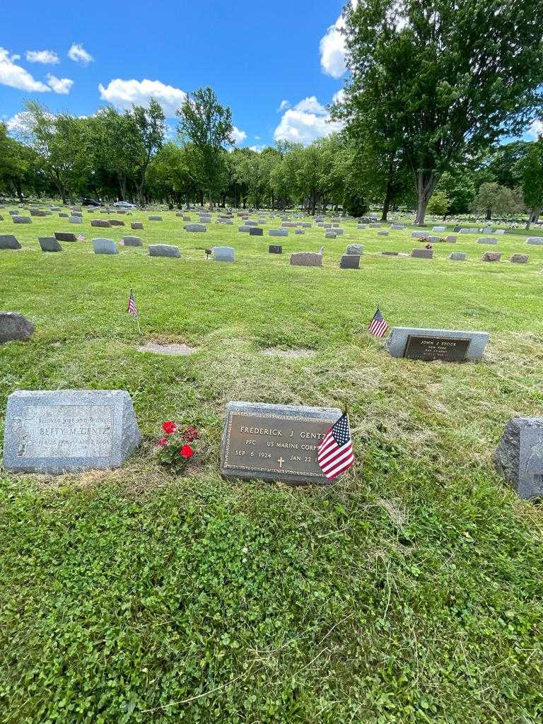 Frederick J. Gentz's grave. Photo 1