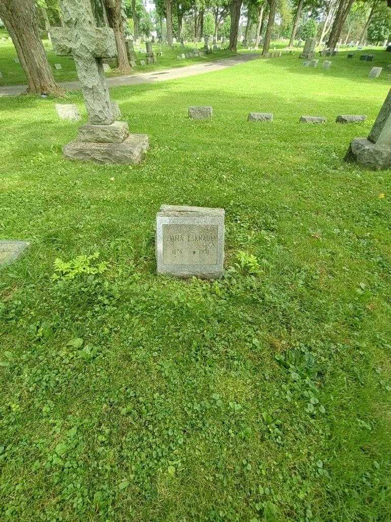 Emma E. Knaul's grave. Photo 1