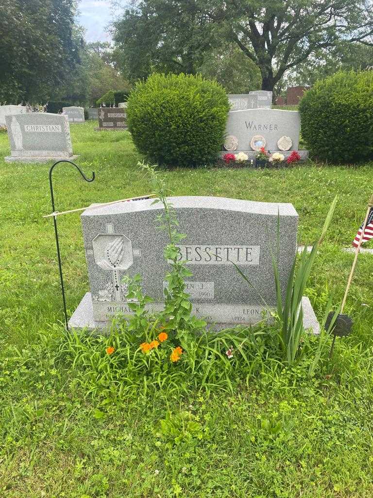 Leon J. Bessette's grave. Photo 3