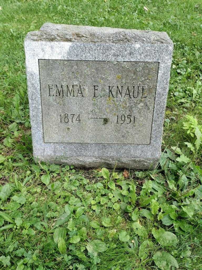 Emma E. Knaul's grave. Photo 3