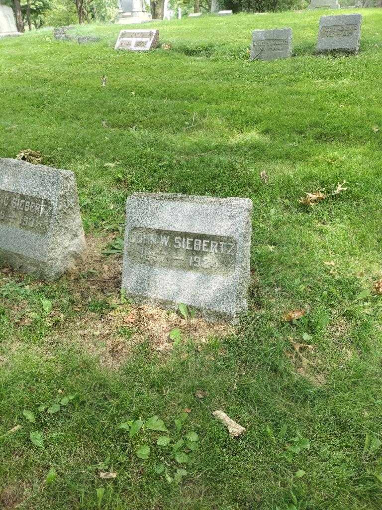John W. Seibertz's grave. Photo 1