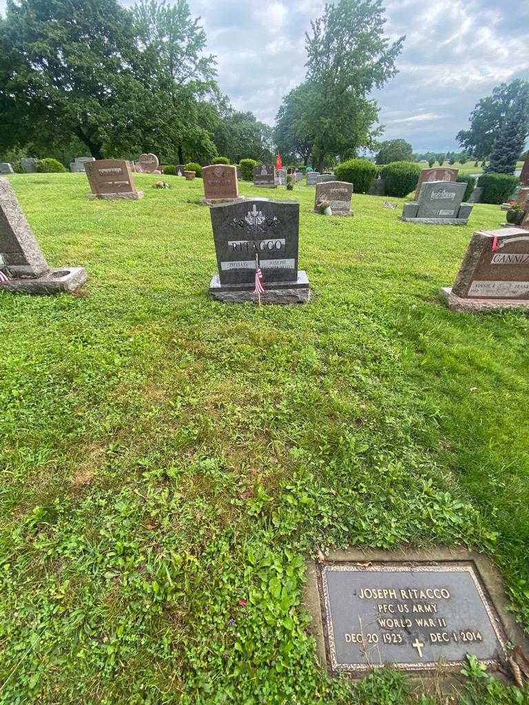 Phyllis Ritacco's grave. Photo 1