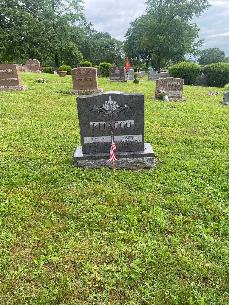 Phyllis Ritacco's grave. Photo 2