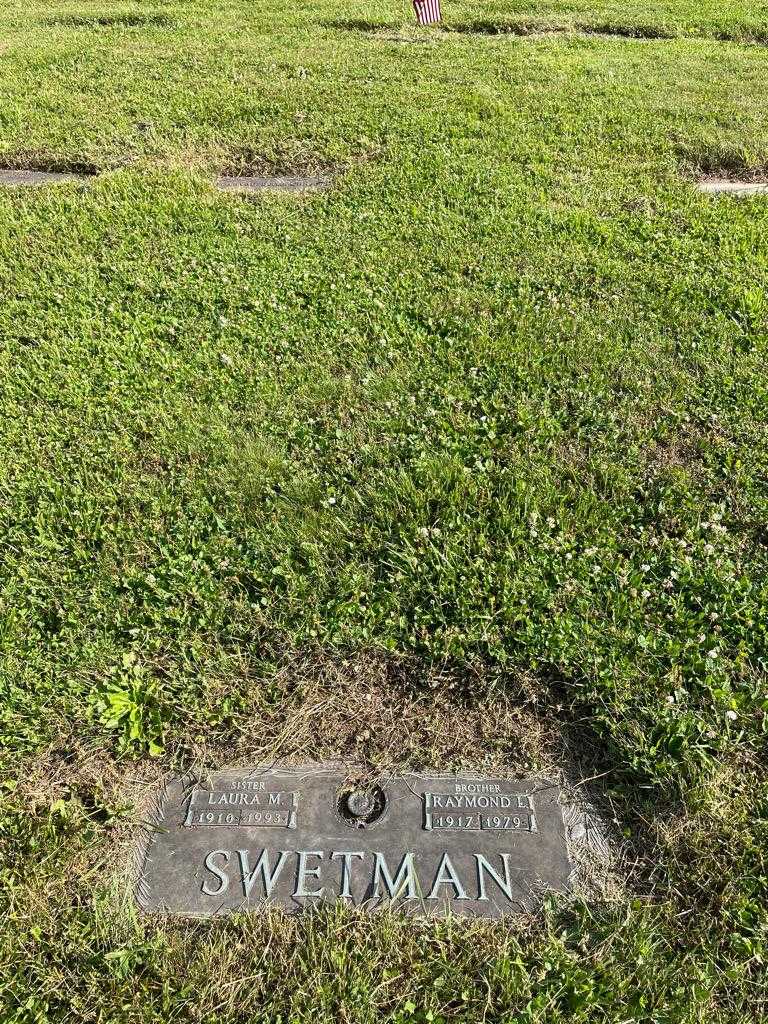 Laura M. Swetman's grave. Photo 2