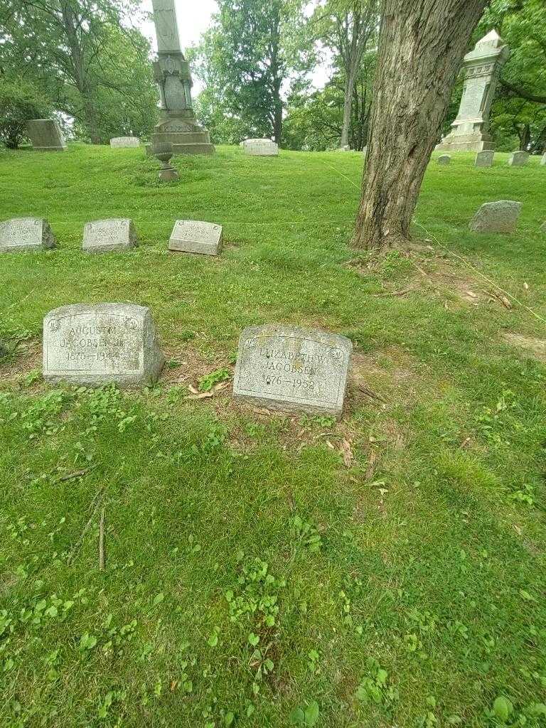 Elizabeth W. Jacobsen's grave. Photo 1