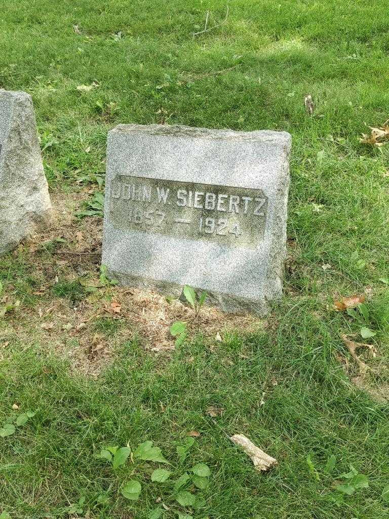 John W. Seibertz's grave. Photo 3