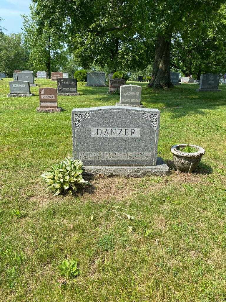 Ludwig Danzer Junior's grave. Photo 2