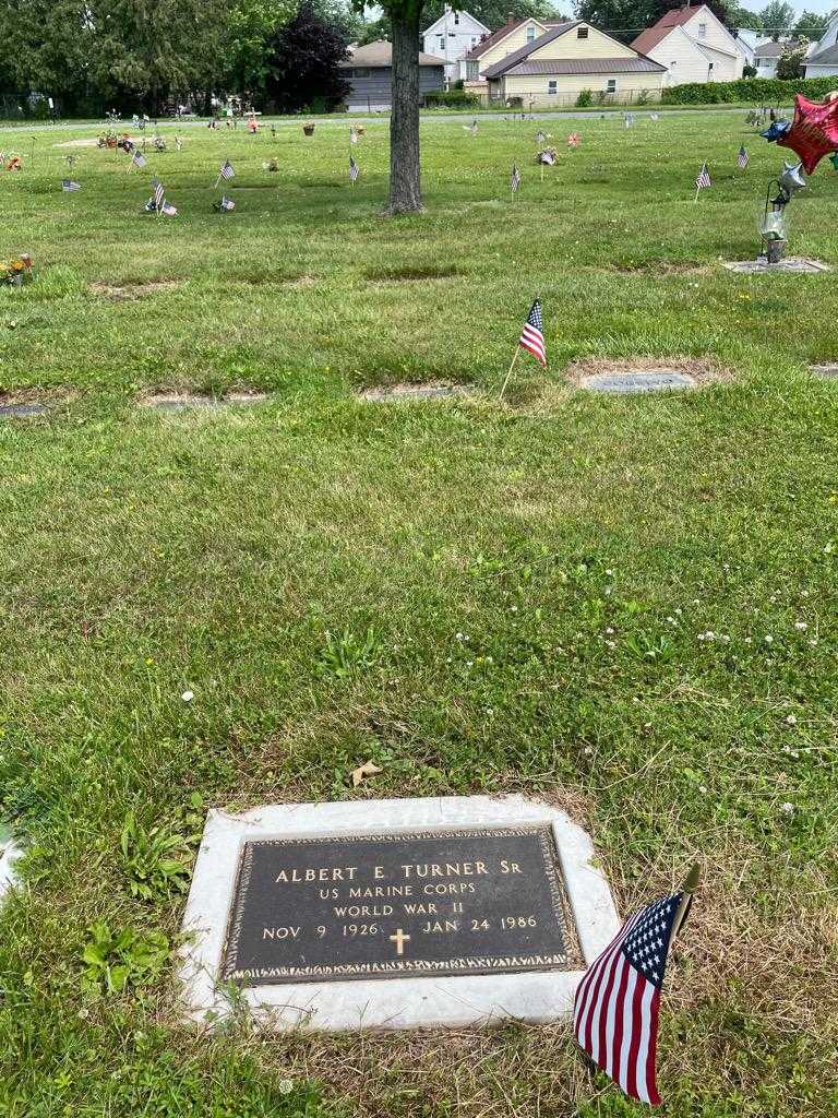 Albert E. Turner Senior's grave. Photo 2
