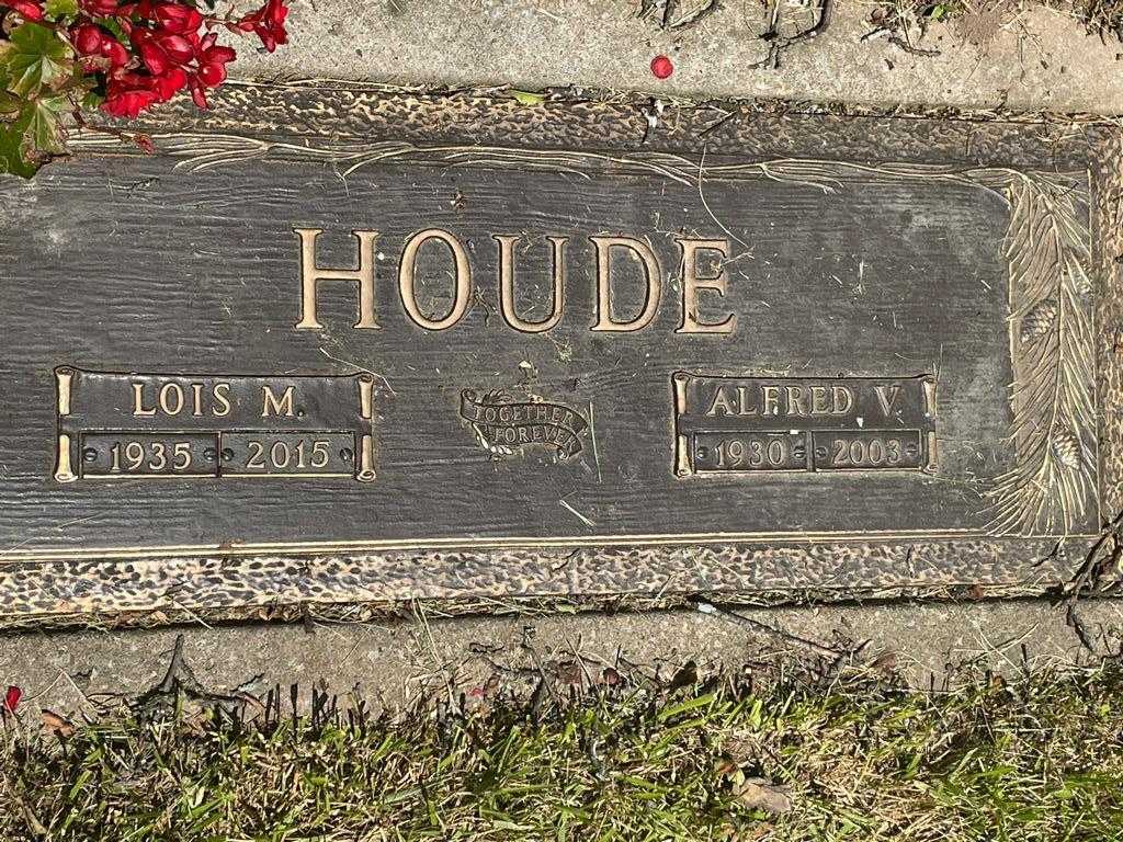 Alfred V. Houde's grave. Photo 3