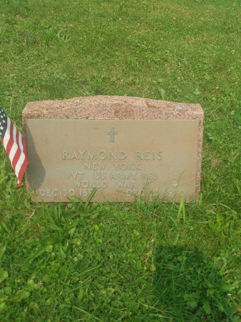 Raymond Reis's grave. Photo 2