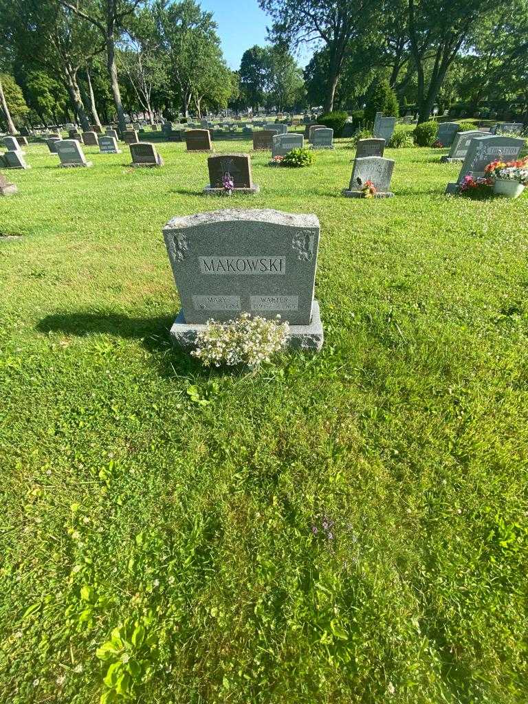 Mary Makowski's grave. Photo 1