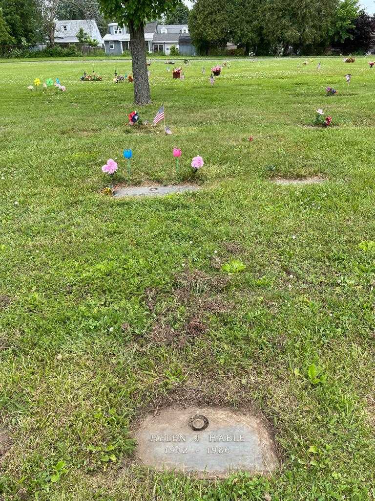 Helen J. Hable's grave. Photo 2