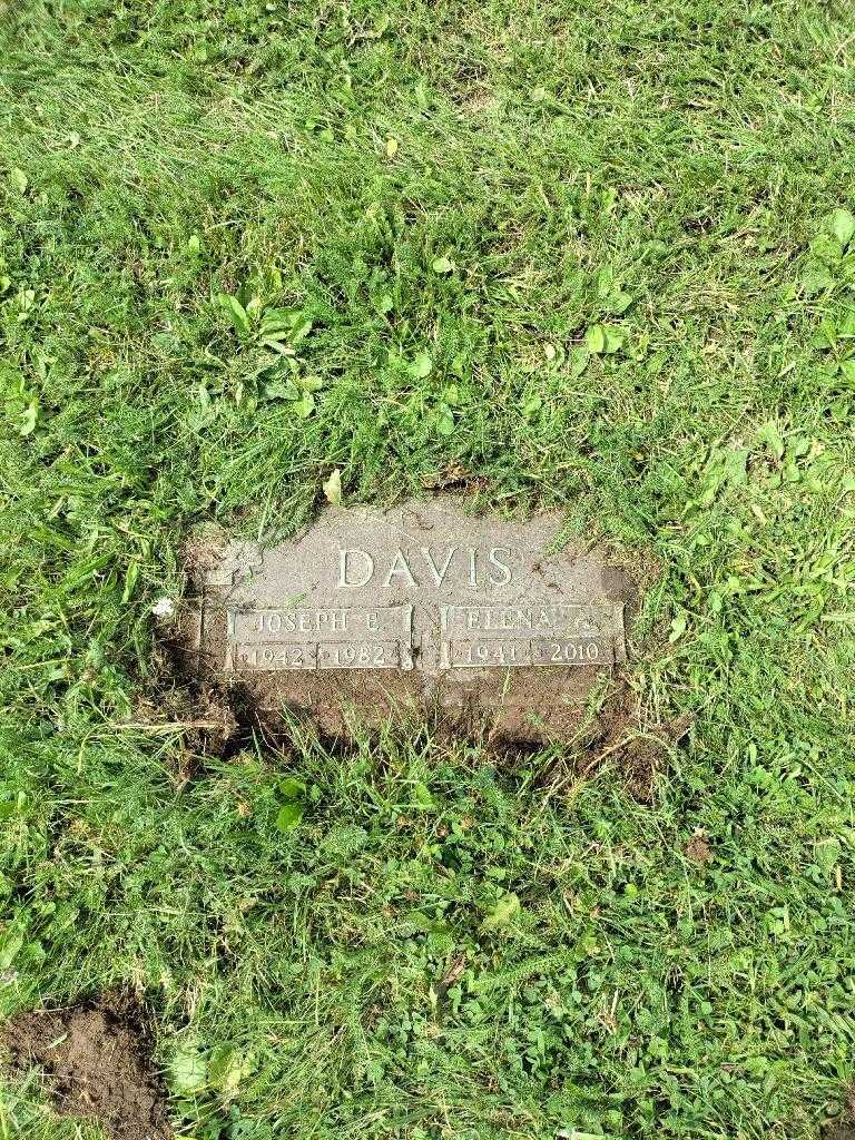 Joseph E. Davis's grave. Photo 4