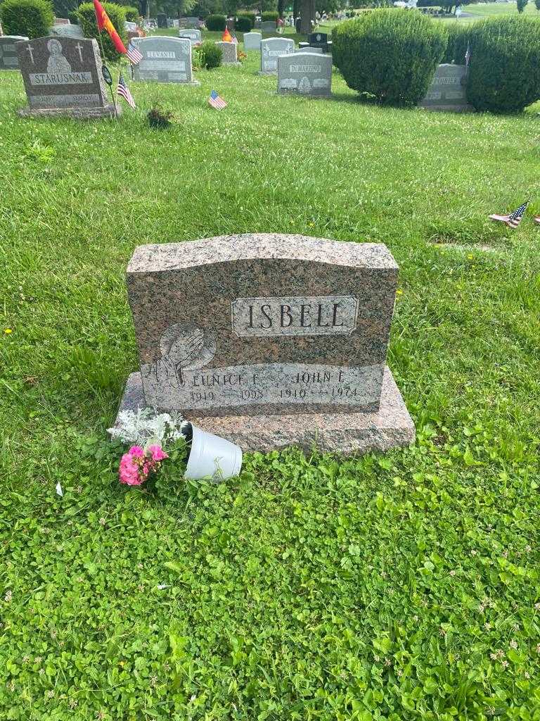 Eunice F. Isbell's grave. Photo 2