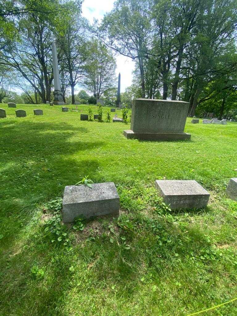 Mabel C. Single's grave. Photo 1