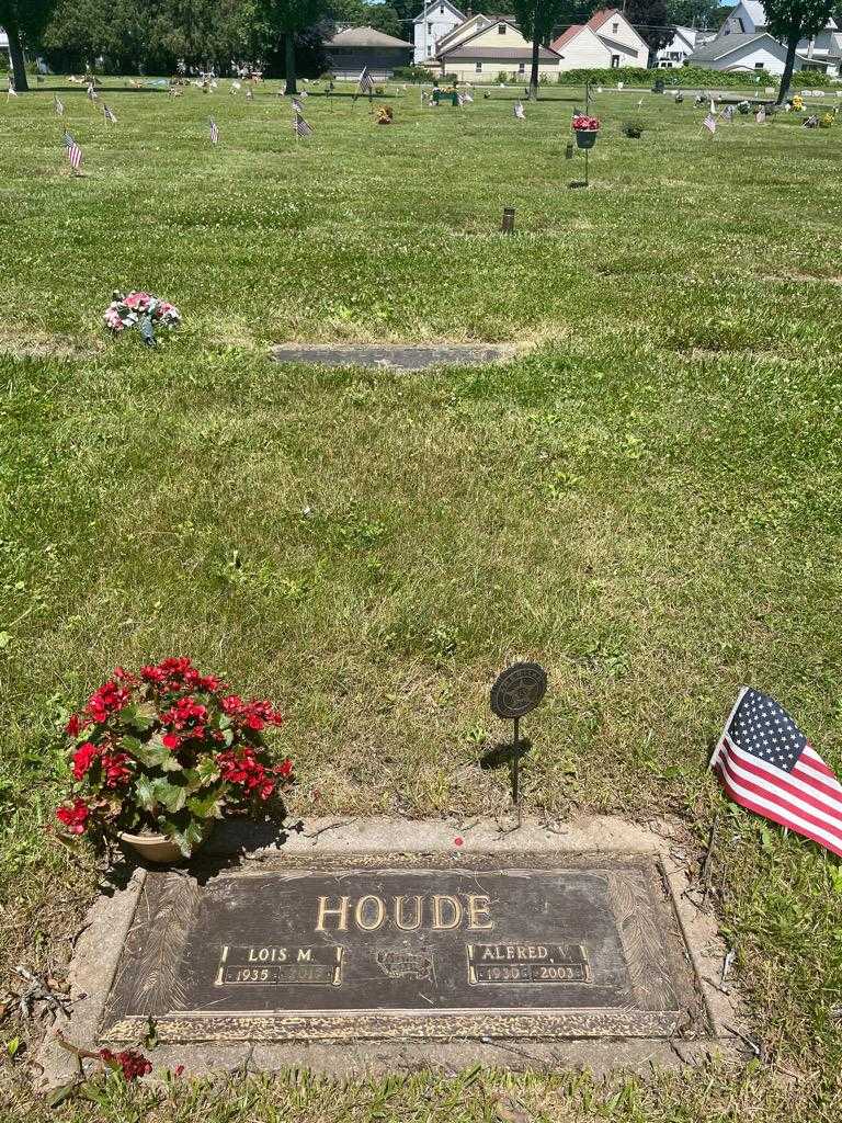 Alfred V. Houde's grave. Photo 2