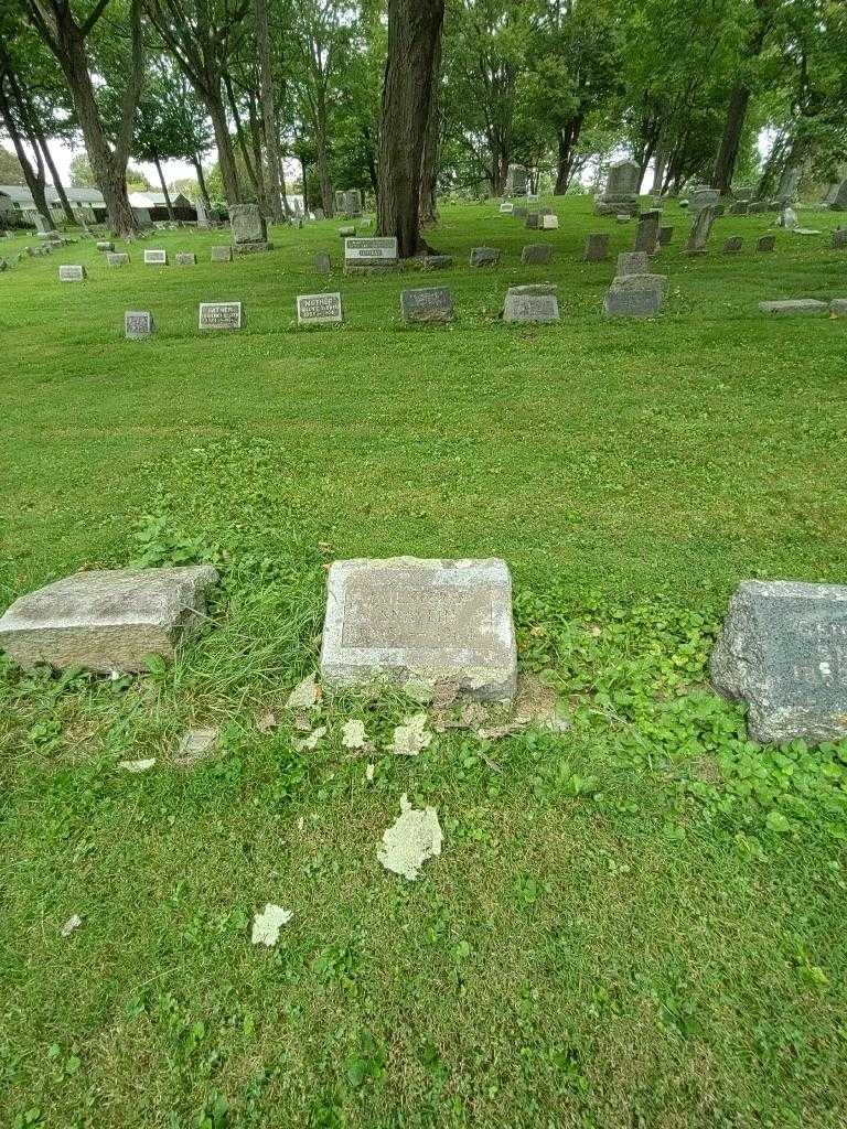 Chester F. Snavlin's grave. Photo 1