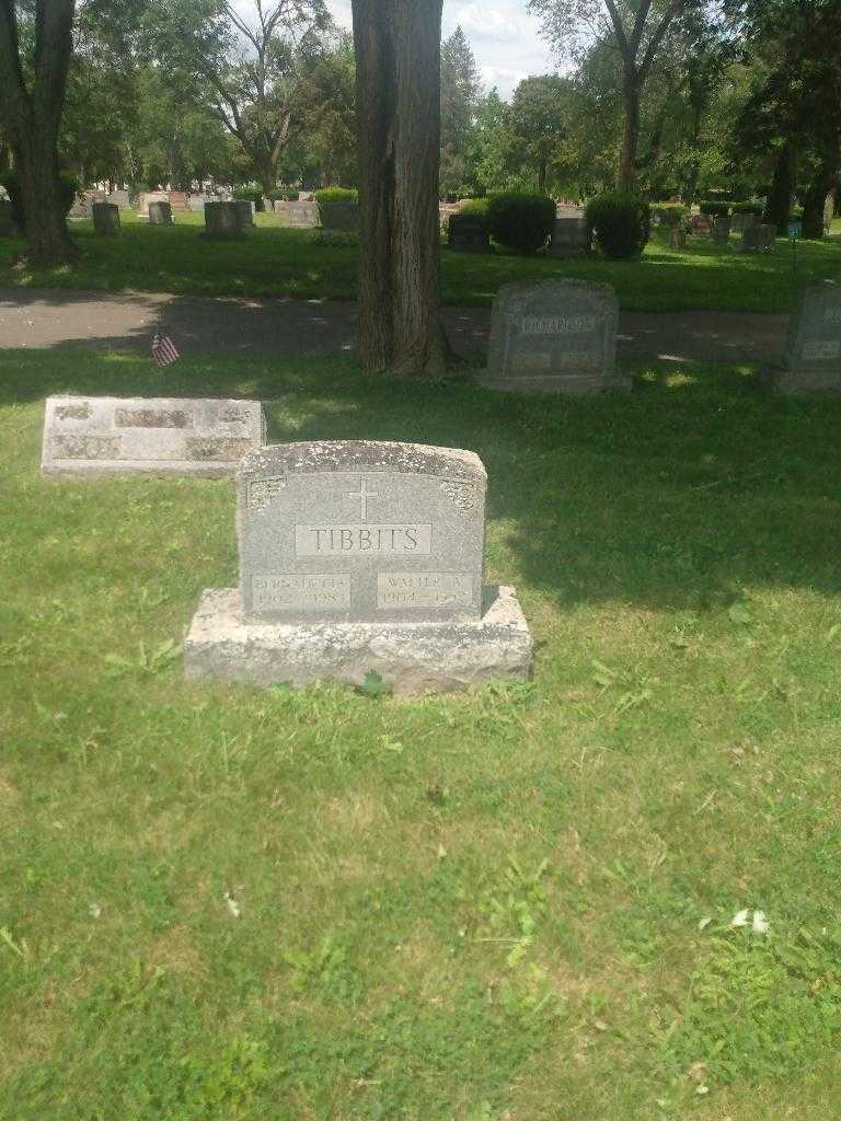 Walter A. Tibbits's grave. Photo 1