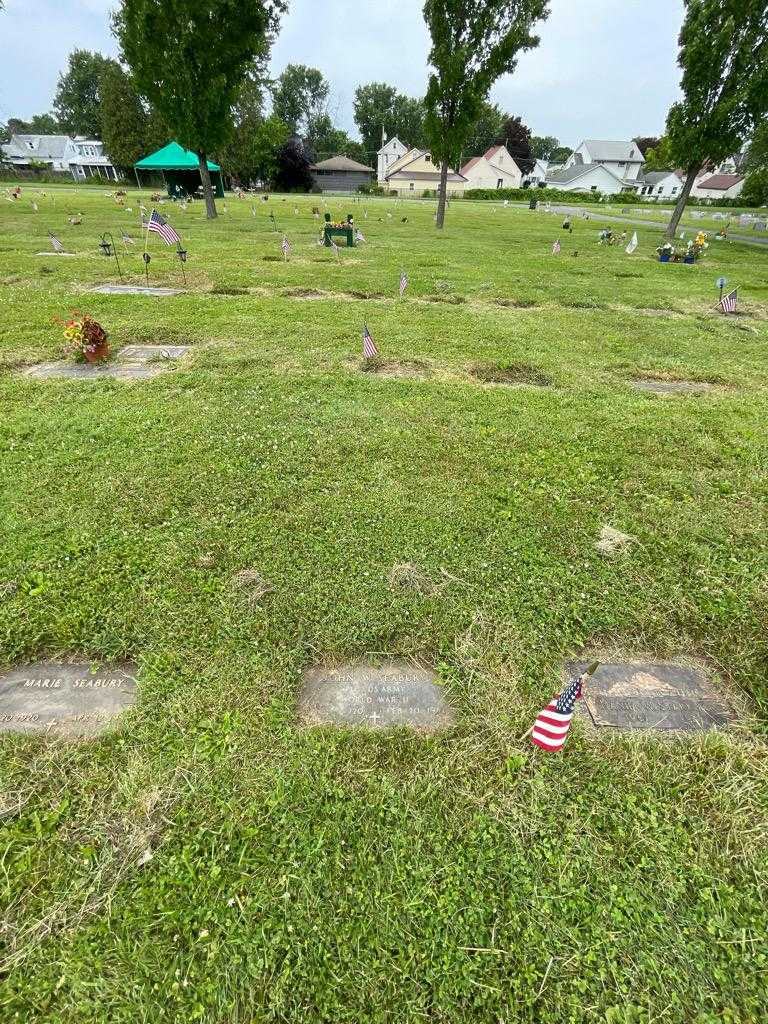 John W. Seabury's grave. Photo 1